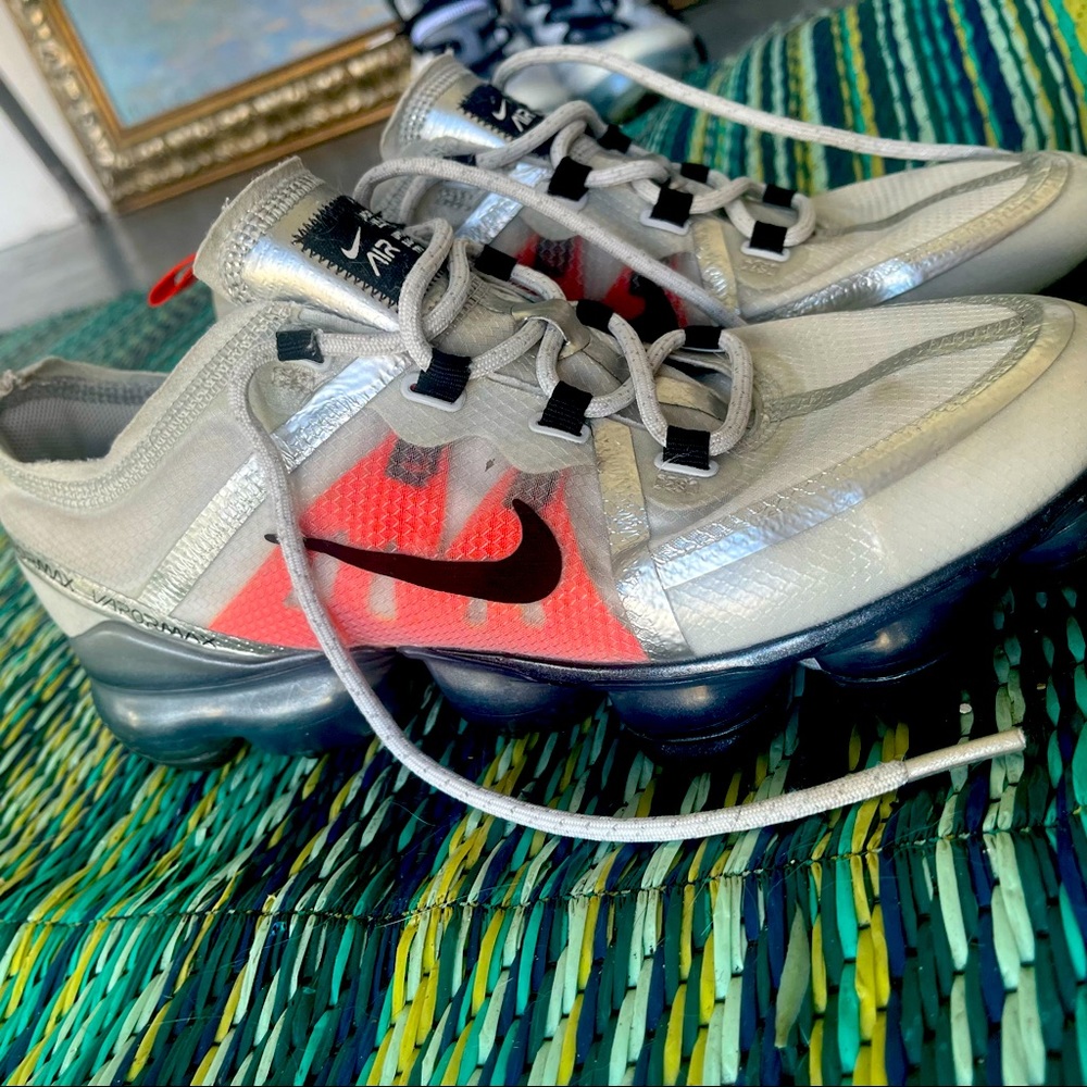 Nike Air VaporMax Platinum & Neon Orange Y7